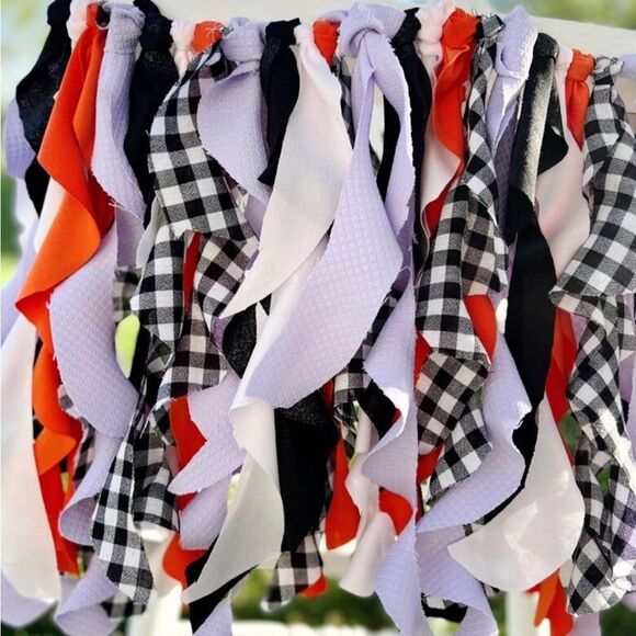 Halloween Ruffle Garland - Picture 2 of 3